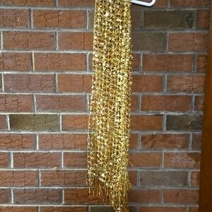 BEAUTIFUL GOLD SEQUINS & GOLD THREAD SCARF W FRINGE ON ENDS